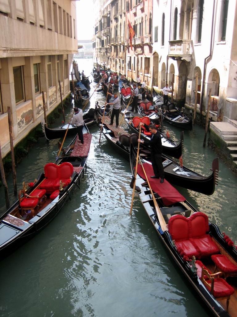 Gondola traffic jam/