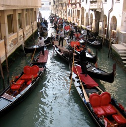 Gondola traffic jam/
		    