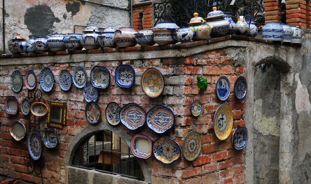 At the Talavera Armando factory.../