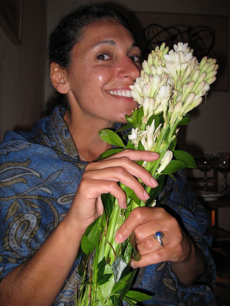 The beautiful bouquet of tuberose kept their fragrant until we left/