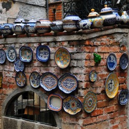 At the Talavera Armando factory.../
		    