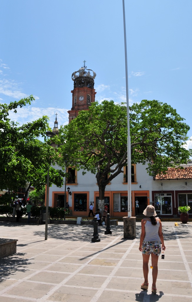 Assana walks into yet another photo!/