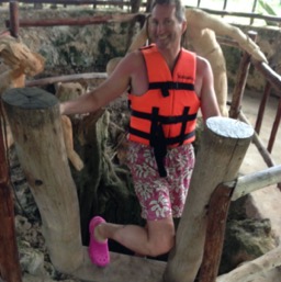 Entrance into a cenote.../
		    