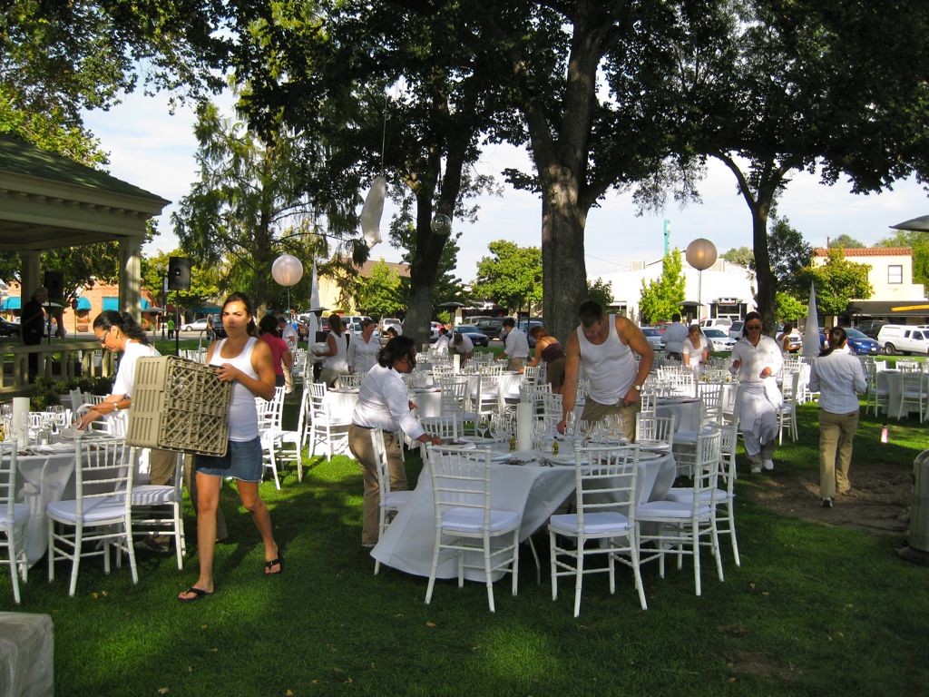 A frenzy of activity before Paso Glow Dinner in The Square/