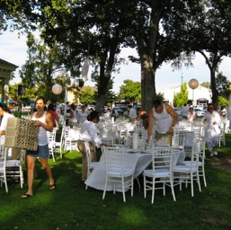 A frenzy of activity before Paso Glow Dinner in The Square/
		    