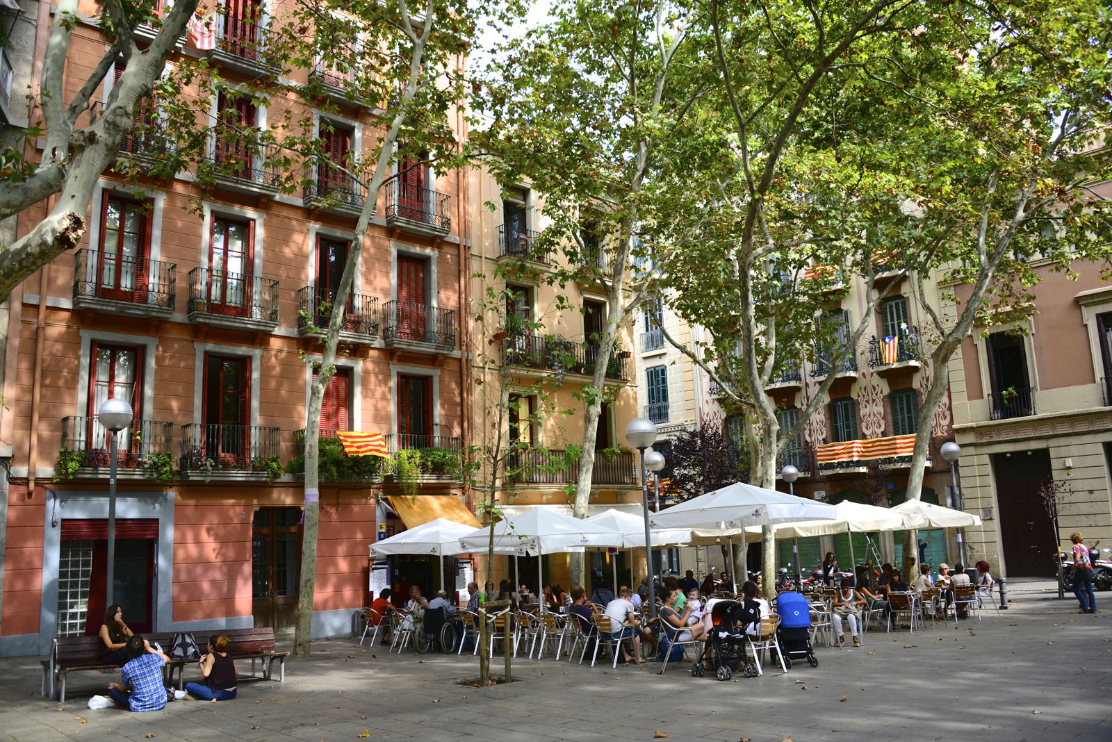 Lunch on a typical Barcelona square/