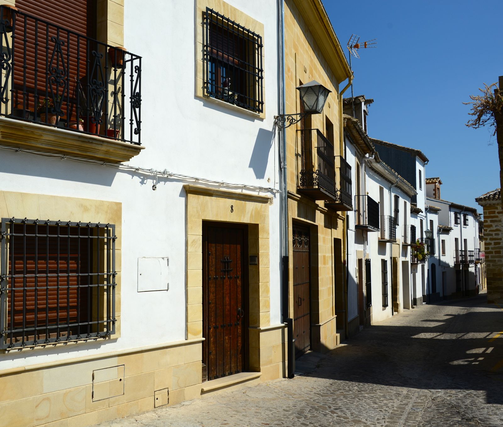 Empty streets of Baeza/