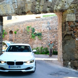 Frank arrogantly blocking the entrace to Alhambra/
		    