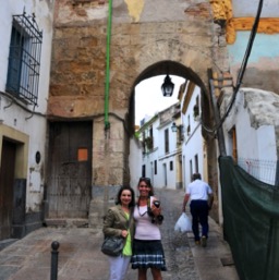 Assana & Marîa-Jose, our guide/
		    