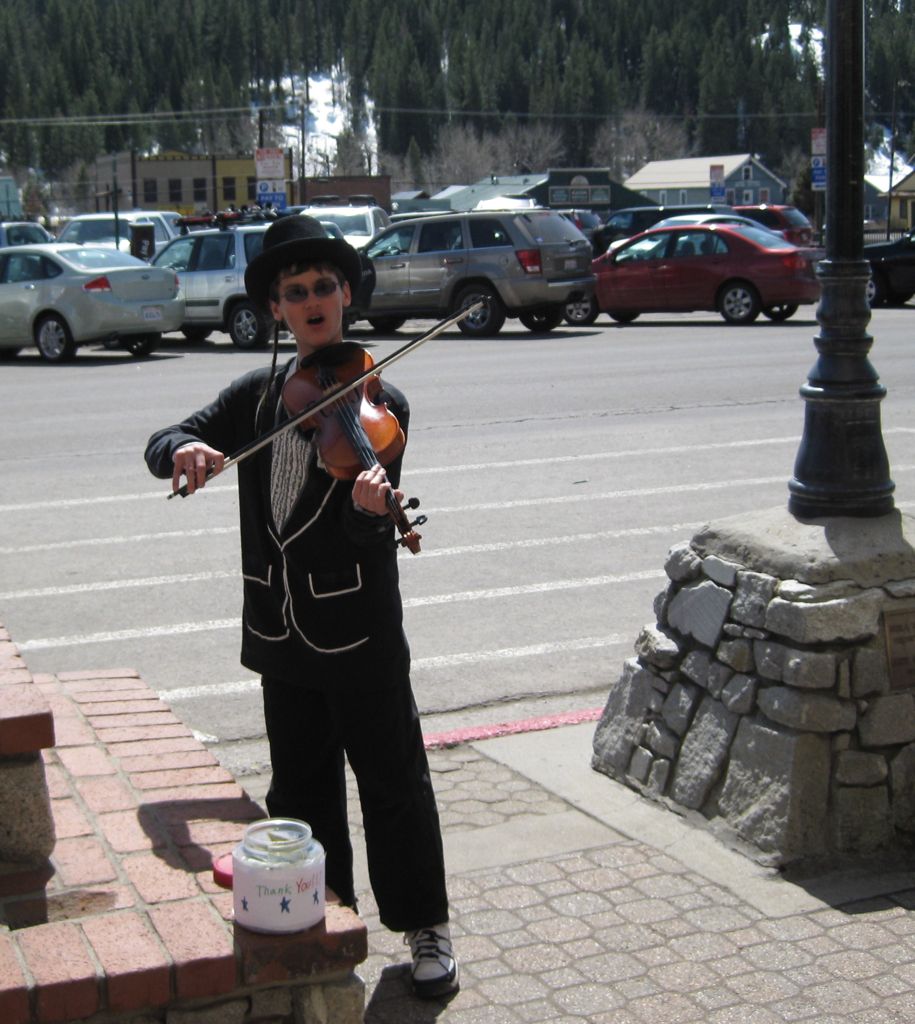 Violin dude in Old Town Truckee/