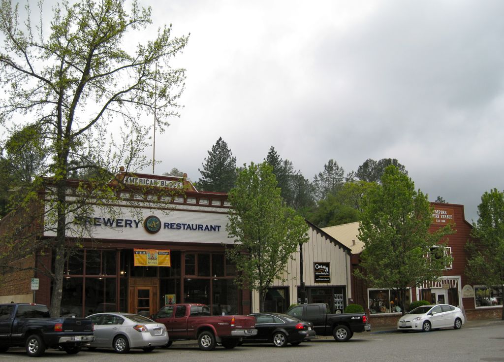 Mmm... Alehouse Brewery /