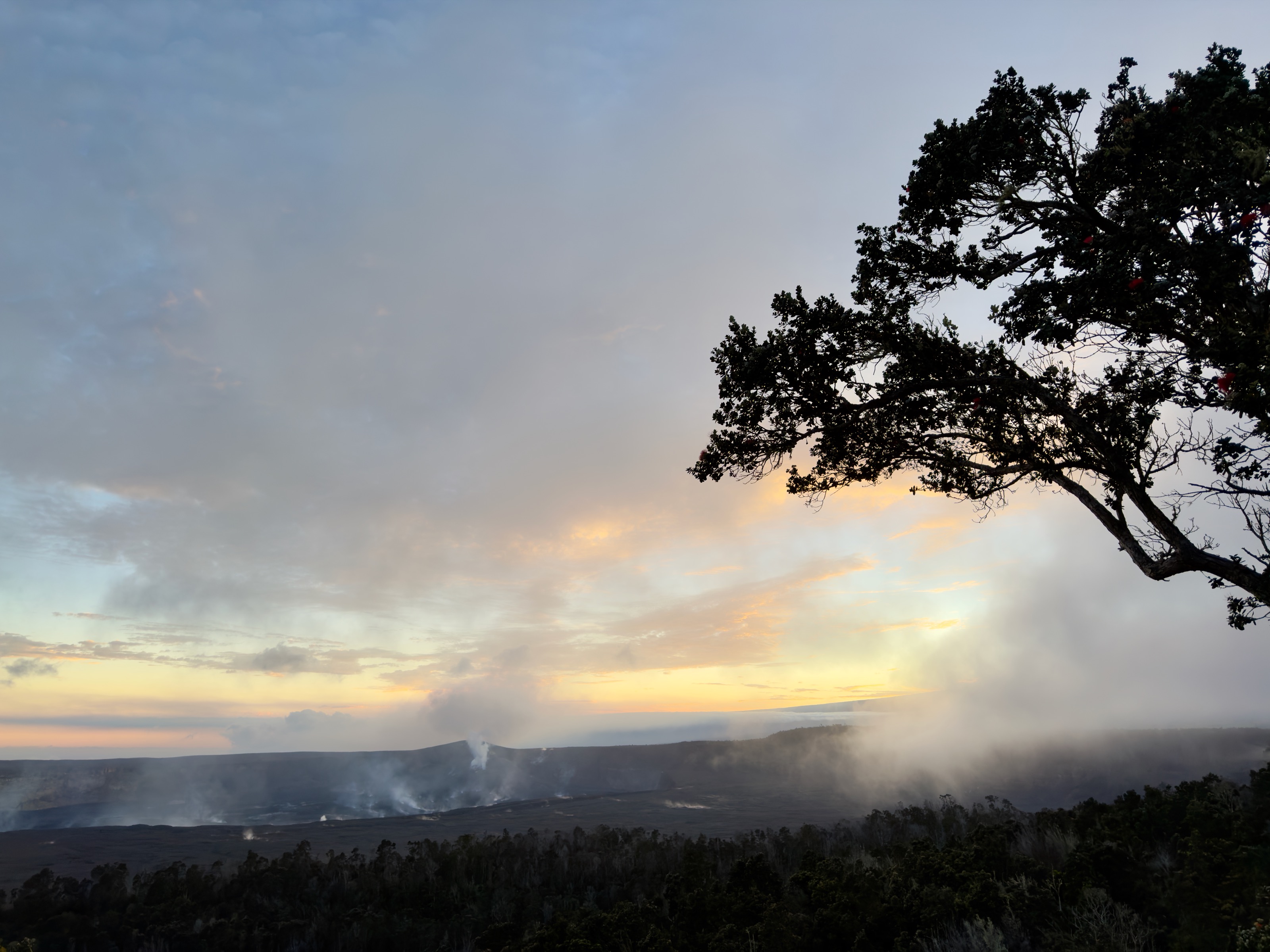 All smoke, no lava/1 Crater Rim Dr W, Hawaii Volcanoes National Park, HI 96718, USA