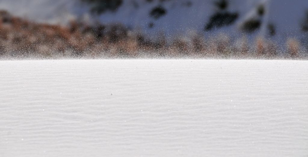 Wind over the sand.../