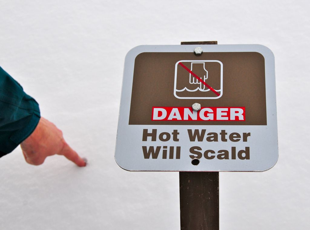 Nooooo! Don't touch the snow!/