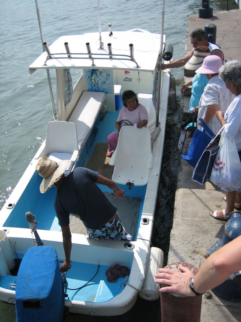 Boat to Playa Las Gatas/