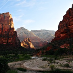 Amazing views from the trail... check out the TINY busses below/
		    